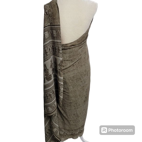 Gray/grey, brown, white sanskrit print polyester saree/sari for party - Picture 3 of 11